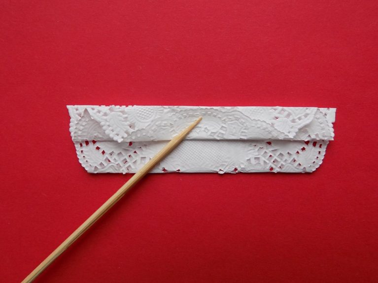 Как сделать снежинку из ажурных салфеток