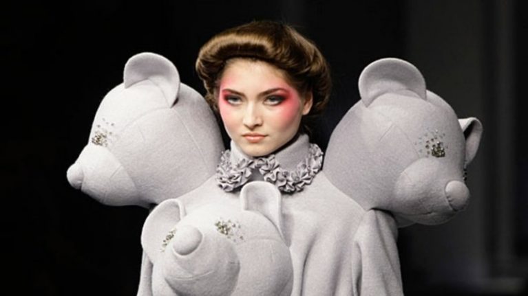 Безумства подиумной моды (12 фото)