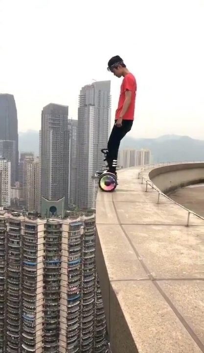 Китайский руфер сорвался с небоскреба во время выполнения трюка (13 фото)