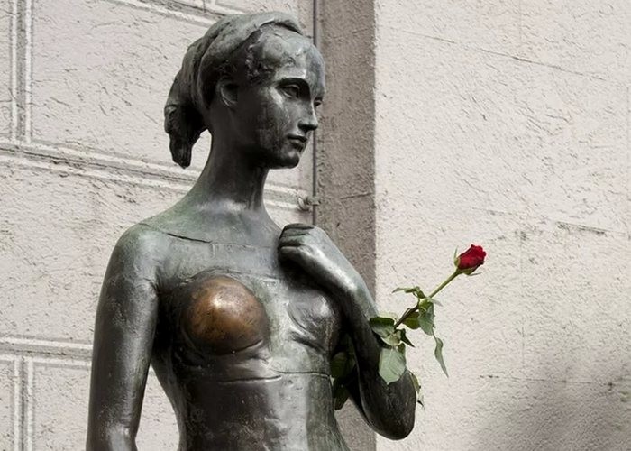 Десятка статуй, которые нужно потрогать, чтобы поймать удачу за хвост (10 фото)