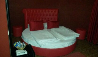 Номер в краснодарской гостинице (3 фото)