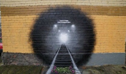 Граффити в память о жертвах апрельского теракта в метро (4 фото)