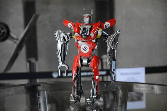 Роботы из металлолома от Себастьяна Кухарского (20 фото)