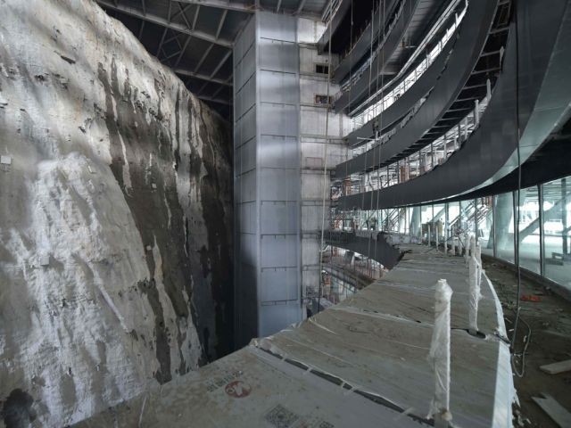 Отель Songjiang InterContinental в заброшенном карьере (11 фото)