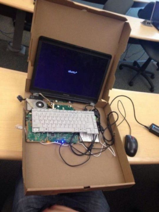 Находчивые мастера по ремонту компьютерной техники (16 фото)