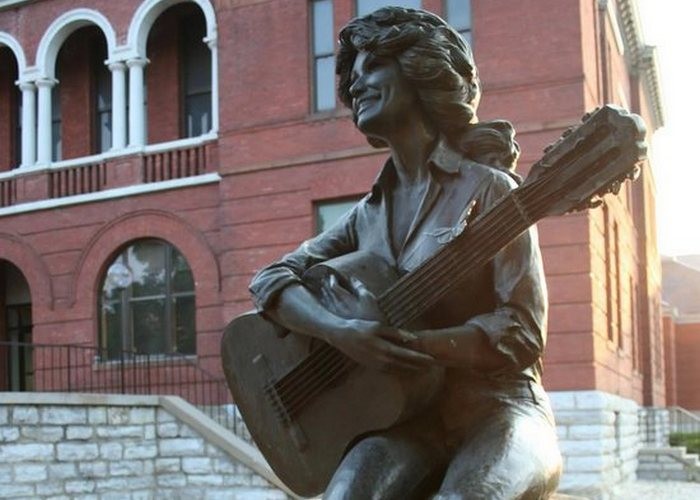 Десятка статуй, которые нужно потрогать, чтобы поймать удачу за хвост (10 фото)