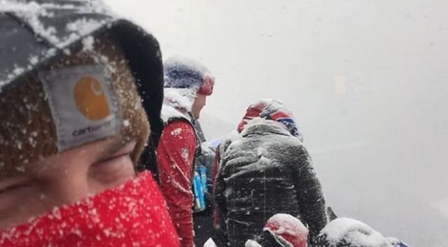 «Самый зимний» матч по американскому футболу (9 фото)