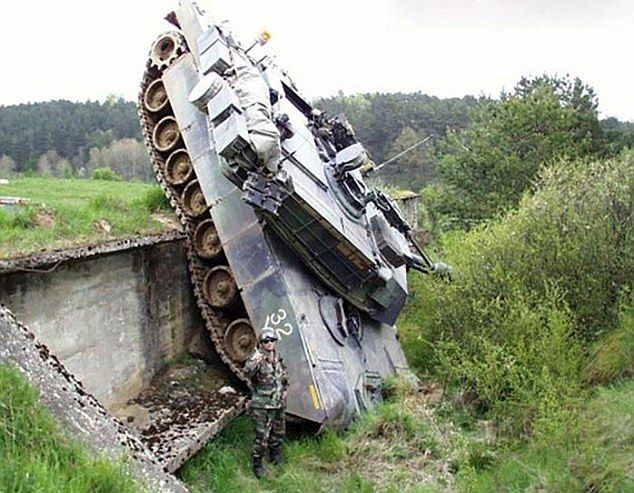 Некоторым танкистам не помешают дополнительные уроки вождения (17 фото)