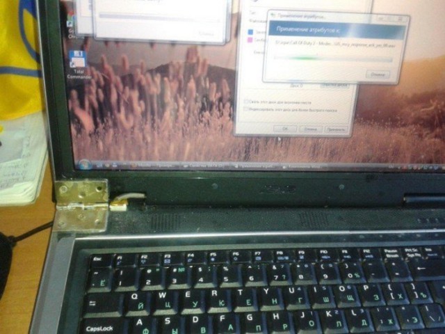 Находчивые мастера по ремонту компьютерной техники (16 фото)