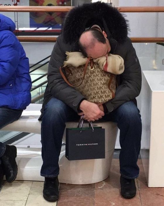 Мужчины и шопинг (32 фото)