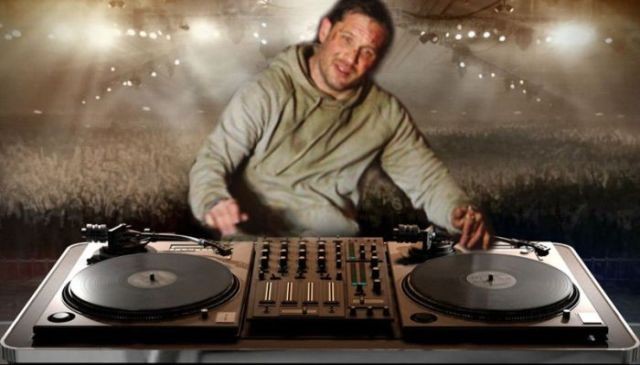 Кадр с актером Томом Харди стал мемом Рунета (22 фото)