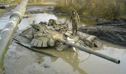 Некоторым танкистам не помешают дополнительные уроки вождения (17 фото)