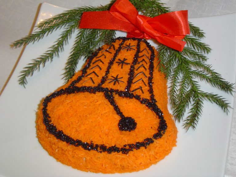 Оригинальные салаты к новогоднему столу: лучшие рецепты для праздника