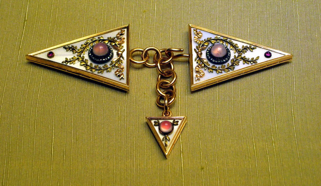 Все о брошках