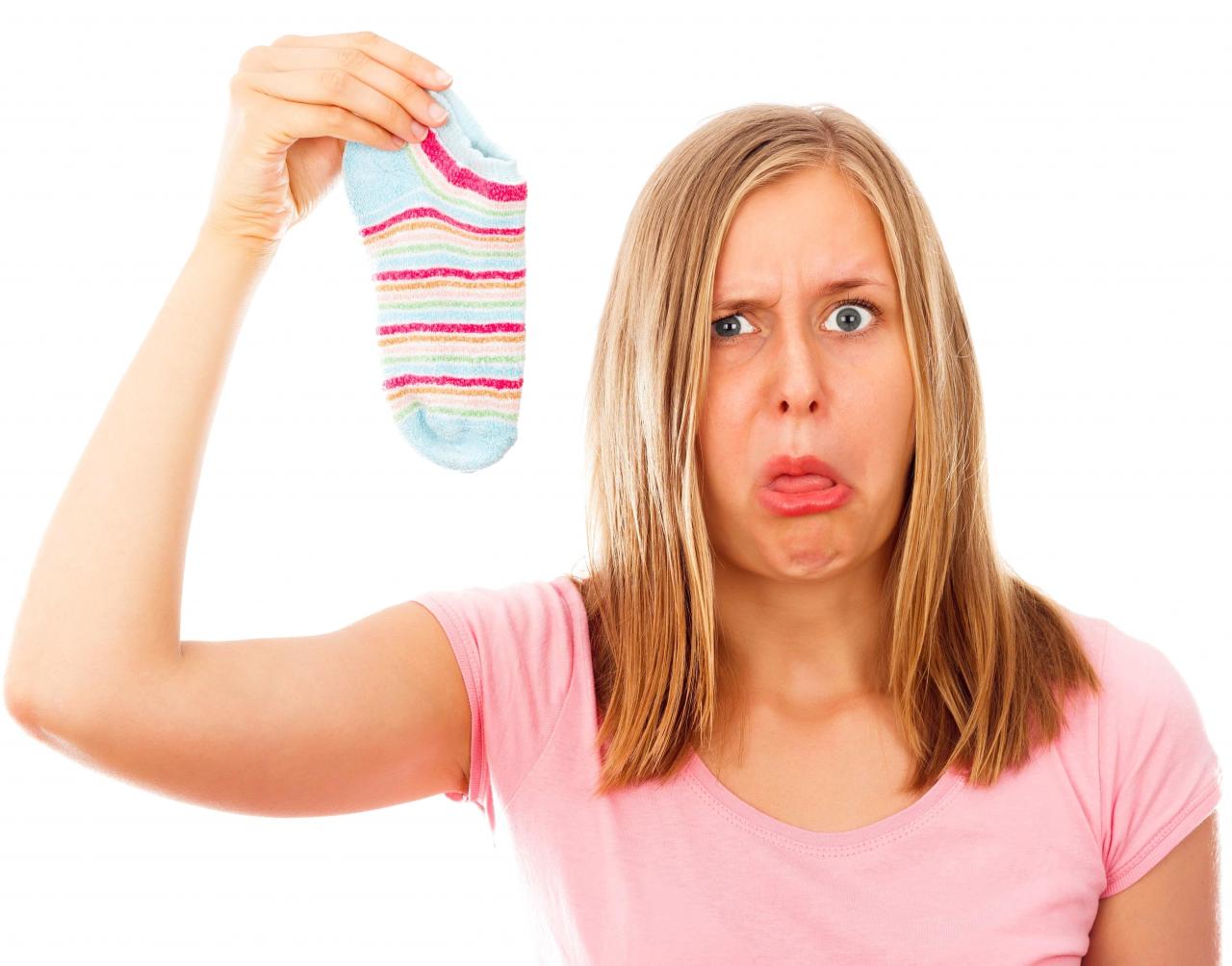 Как избавиться от неприятного запаха ног: советы и рекомендации