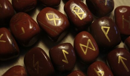 Гадание на рунах на ближайшее будущее